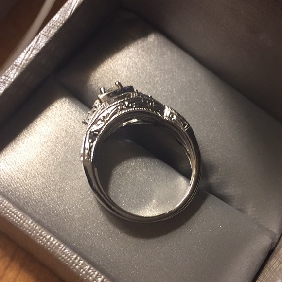 Ring - Picture 3 of 5
